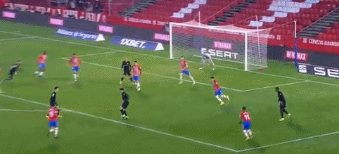 为什么棒球场上的中外野看台墙通常被刷成深绿色或黑色