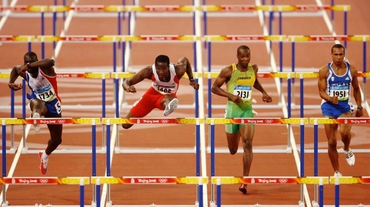 美娜拍电影了？？？